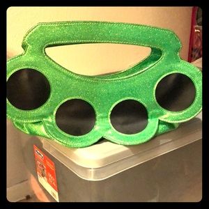 Kreepsville 666 knuckles purse